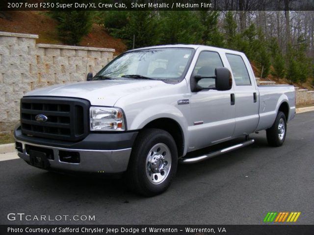 2007 Ford F250 Super Duty XL Crew Cab in Silver Metallic