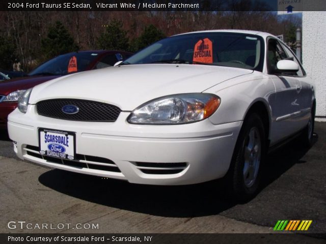 2004 Ford Taurus SE Sedan in Vibrant White