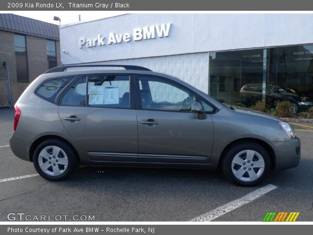 2009 Kia Rondo LX in Titanium Gray