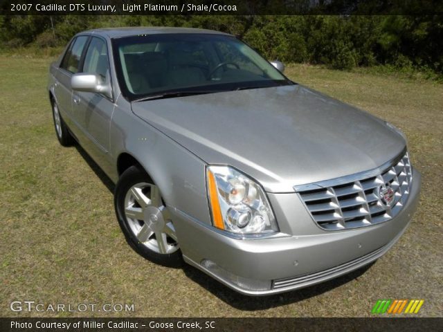2007 Cadillac DTS Luxury in Light Platinum