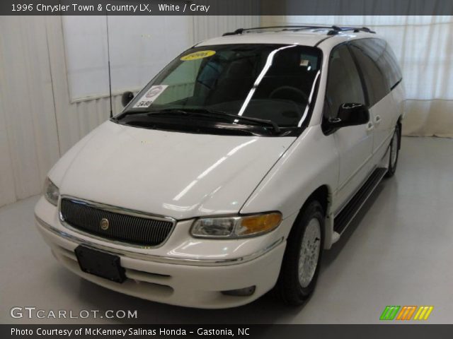 1996 Chrysler Town & Country LX in White