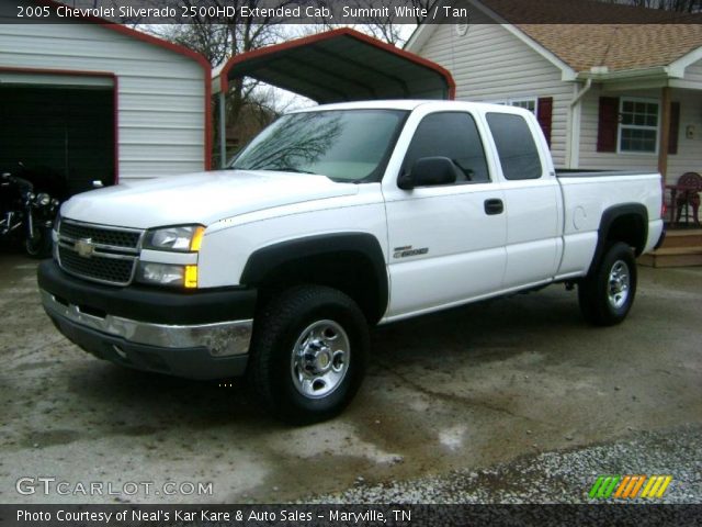 2005 Chevrolet Silverado 2500HD Extended Cab in Summit White