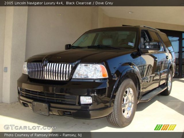 2005 Lincoln Navigator Luxury 4x4 in Black Clearcoat