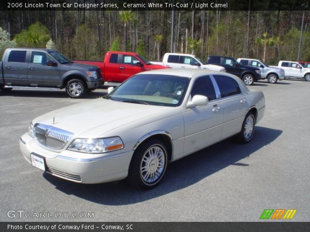 2006 Lincoln Town Car Designer Series in Ceramic White Tri-Coat