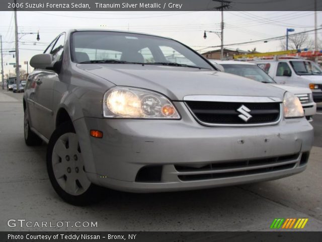 2006 Suzuki Forenza Sedan in Titanuim Silver Metallic