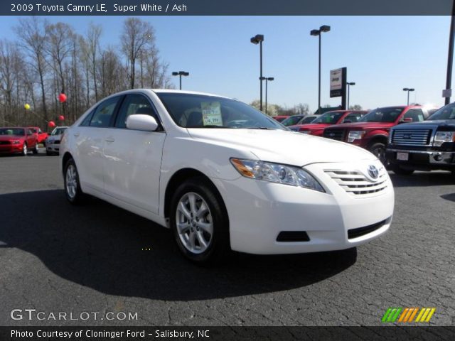 2009 Toyota Camry LE in Super White