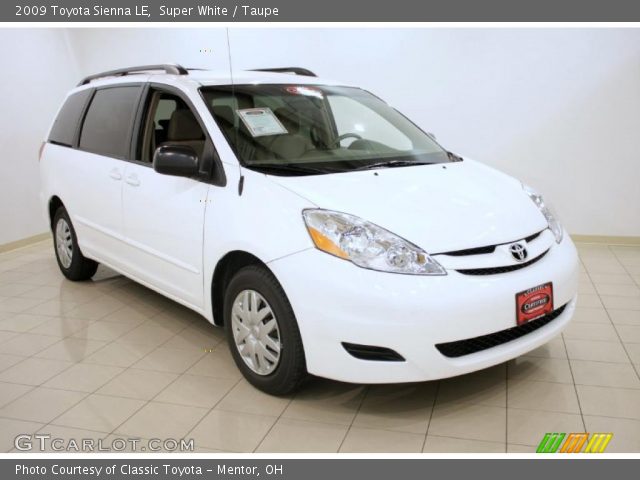 2009 Toyota Sienna LE in Super White