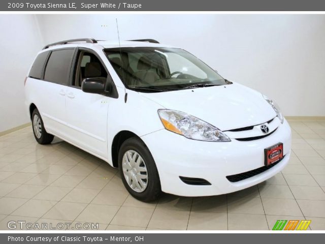 2009 Toyota Sienna LE in Super White