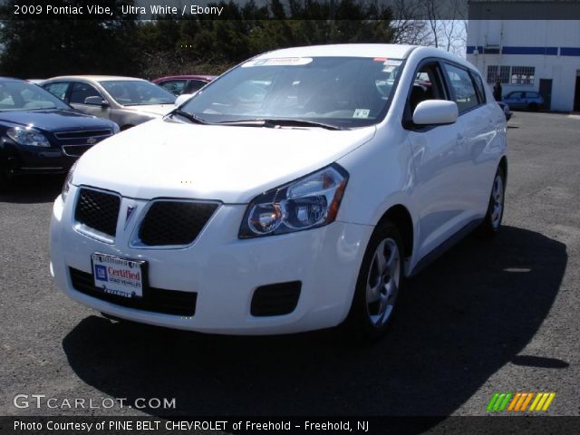 2009 Pontiac Vibe  in Ultra White