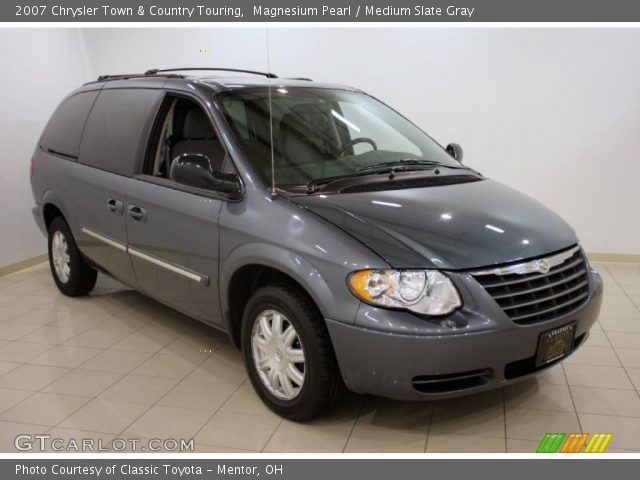 2007 Chrysler Town & Country Touring in Magnesium Pearl