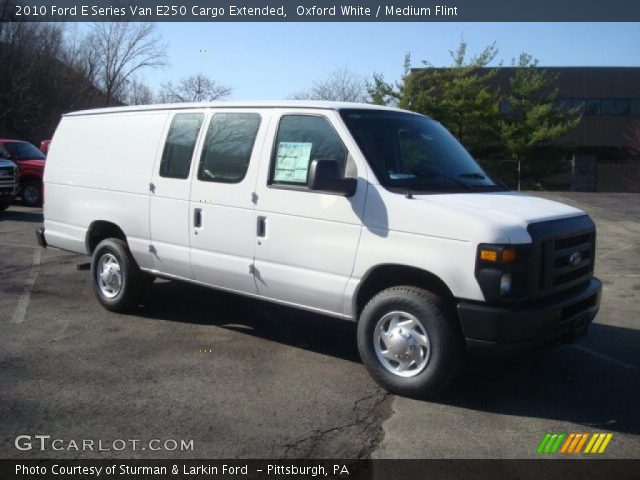2010 Ford E Series Van E250 Cargo Extended in Oxford White