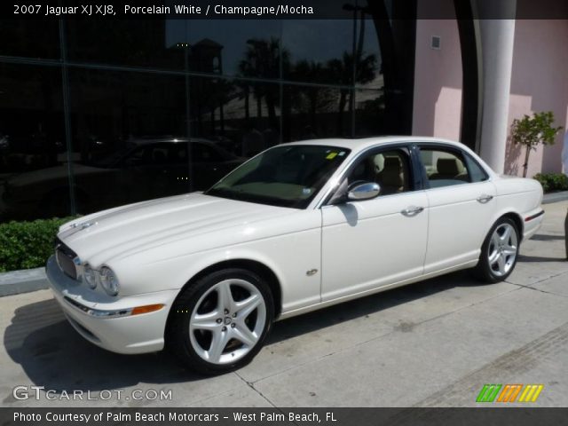 2007 Jaguar XJ XJ8 in Porcelain White