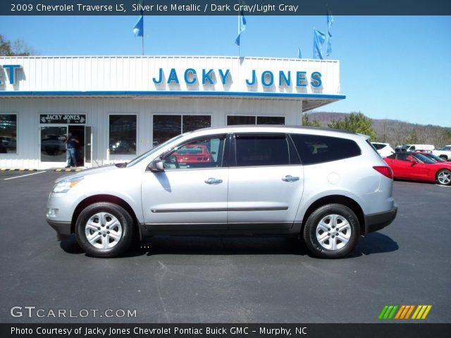 2009 Chevrolet Traverse LS in Silver Ice Metallic