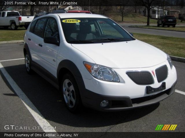 2005 Pontiac Vibe  in Frosty White