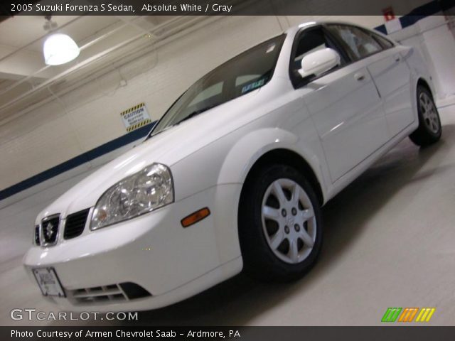 2005 Suzuki Forenza S Sedan in Absolute White