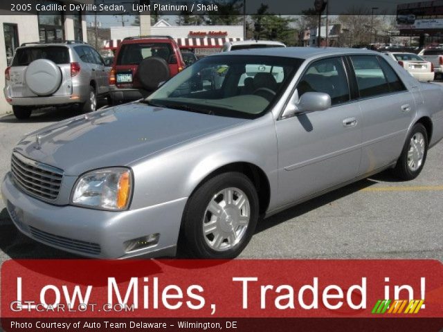 2005 Cadillac DeVille Sedan in Light Platinum