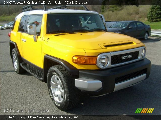 2007 Toyota FJ Cruiser 4WD in Sun Fusion