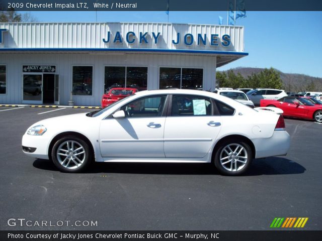 2009 Chevrolet Impala LTZ in White