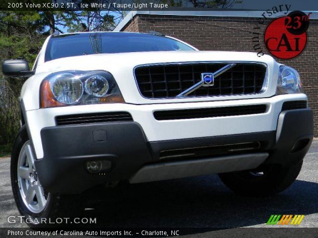 2005 Volvo XC90 2.5T in Ice White