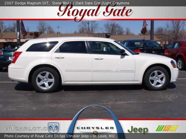 2007 Dodge Magnum SXT in Stone White