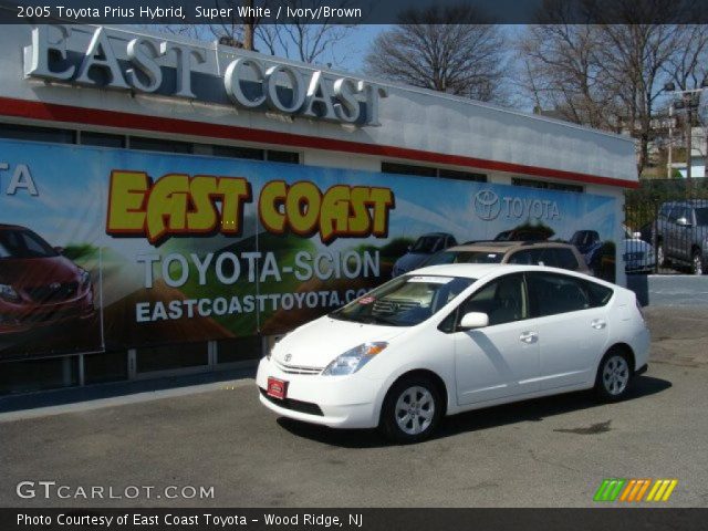 2005 Toyota Prius Hybrid in Super White