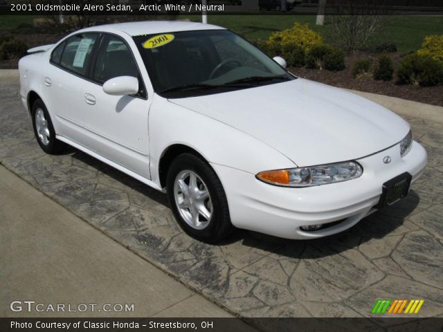 2001 Oldsmobile Alero Sedan in Arctic White