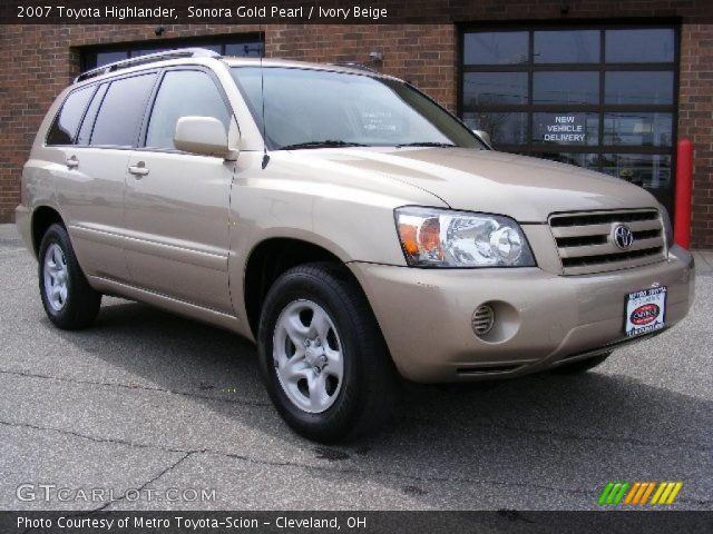 2007 Toyota Highlander  in Sonora Gold Pearl