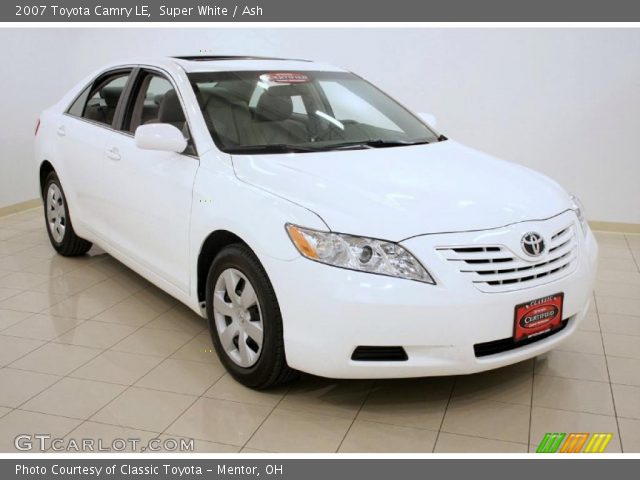 2007 Toyota Camry LE in Super White