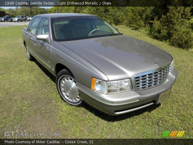 1998 Cadillac DeVille Sedan in Light Driftwood Metallic