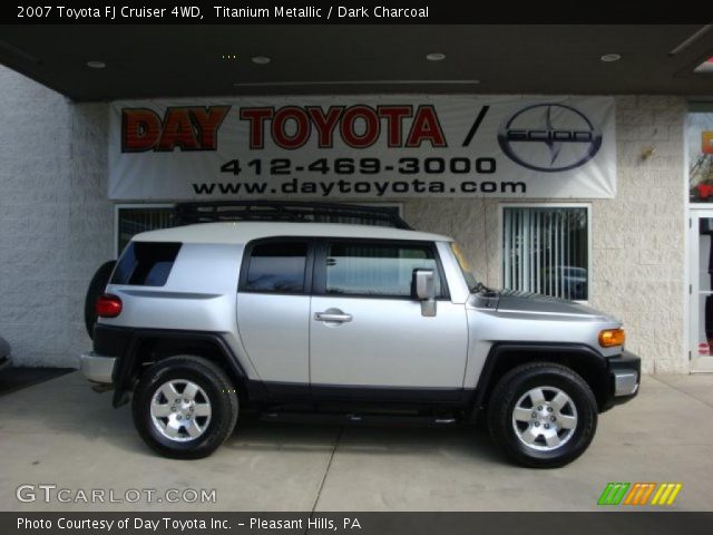 2007 Toyota FJ Cruiser 4WD in Titanium Metallic