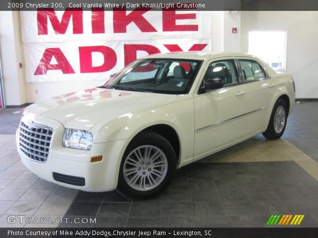 2009 Chrysler 300  in Cool Vanilla White
