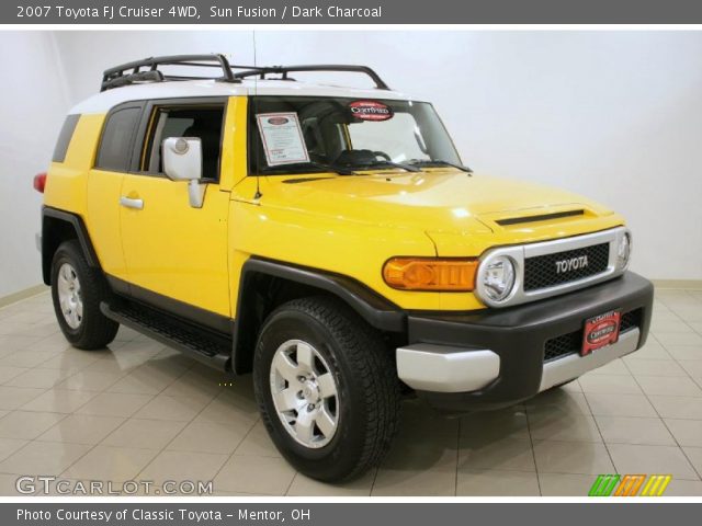 2007 Toyota FJ Cruiser 4WD in Sun Fusion