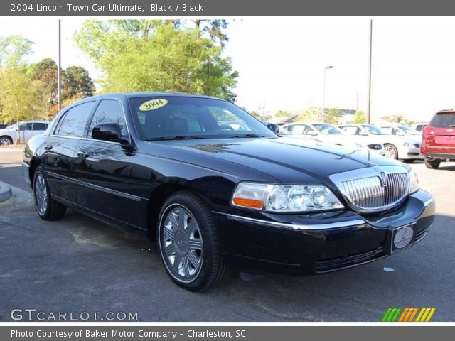 2004 Lincoln Town Car Ultimate in Black