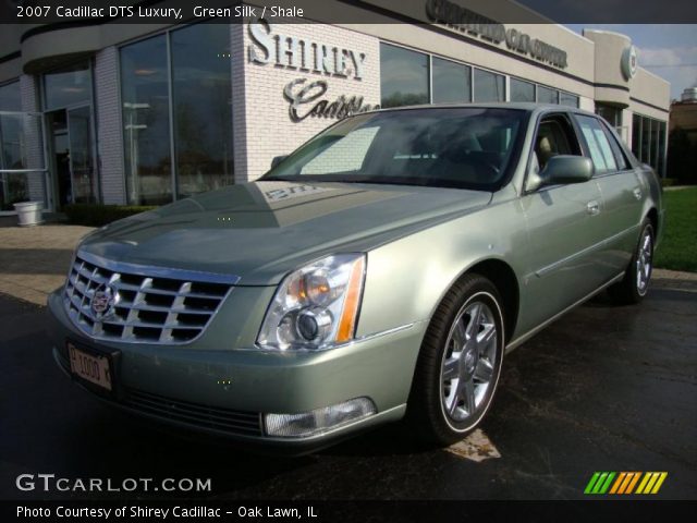 2007 Cadillac DTS Luxury in Green Silk