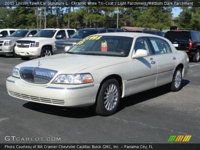 2005 Lincoln Town Car Signature L in Ceramic White Tri-Coat