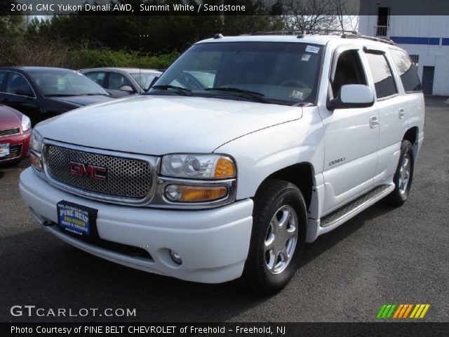2004 GMC Yukon Denali AWD in Summit White