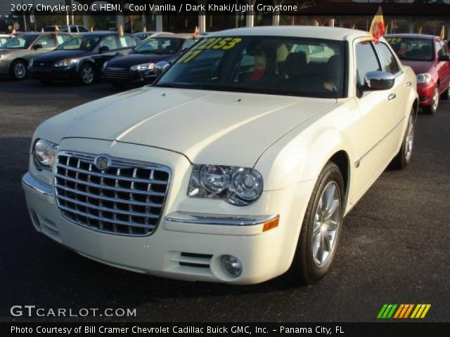 2007 Chrysler 300 C HEMI in Cool Vanilla