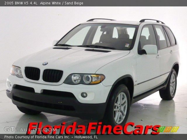 2005 BMW X5 4.4i in Alpine White