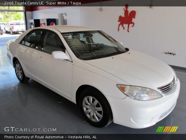 2006 Toyota Camry LE in Super White