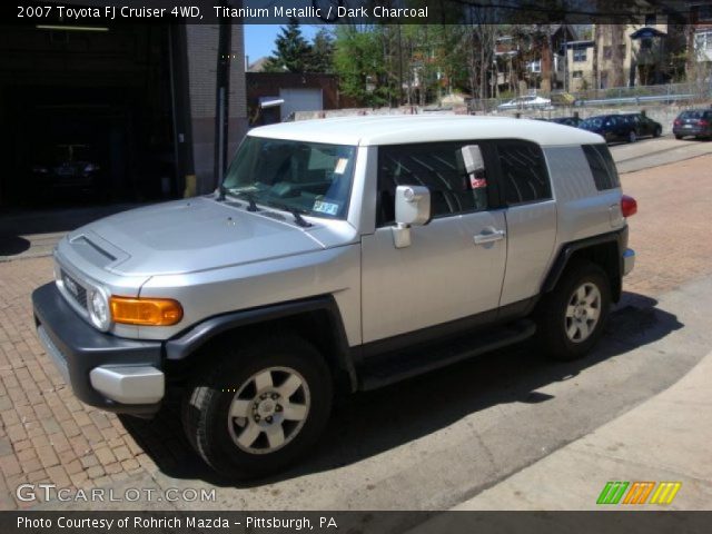 2007 Toyota FJ Cruiser 4WD in Titanium Metallic
