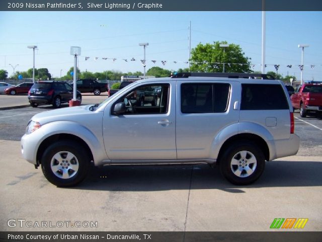 2009 Nissan Pathfinder S in Silver Lightning