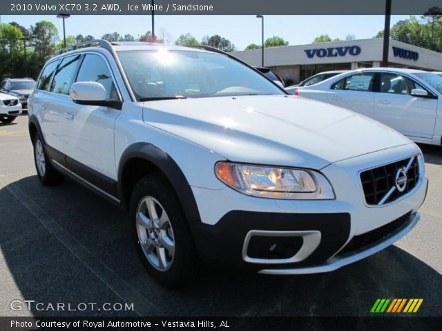 2010 Volvo XC70 3.2 AWD in Ice White