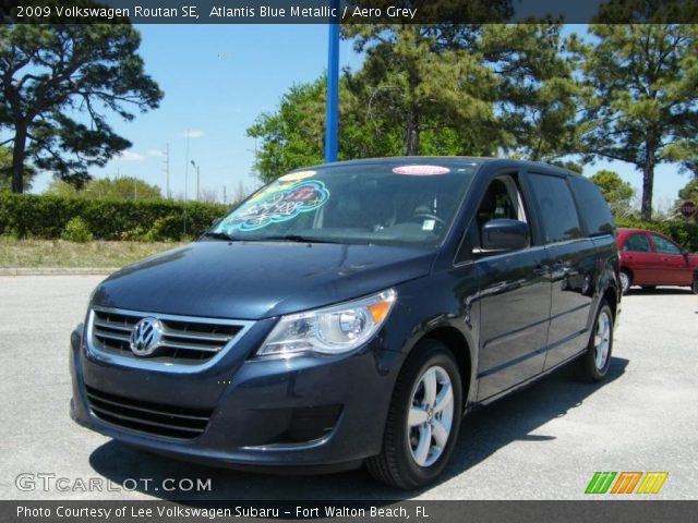 2009 Volkswagen Routan SE in Atlantis Blue Metallic