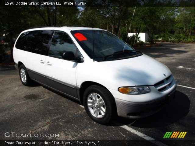 1996 Dodge Grand Caravan LE in White