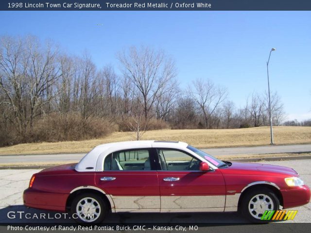 1998 Lincoln Town Car Signature in Toreador Red Metallic