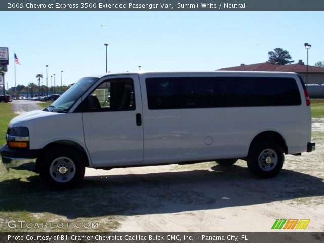2009 Chevrolet Express 3500 Extended Passenger Van in Summit White