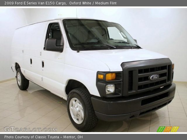 2009 Ford E Series Van E150 Cargo in Oxford White