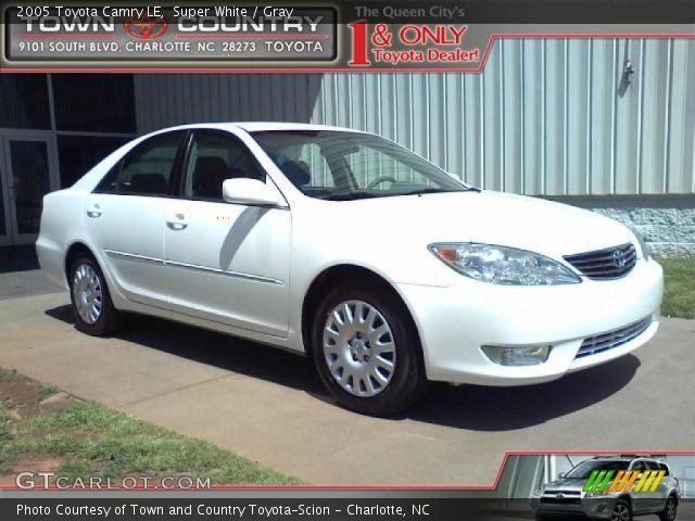 2005 Toyota Camry LE in Super White