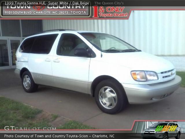 1999 Toyota Sienna XLE in Super White