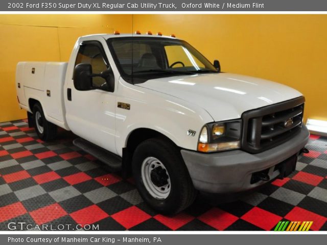 2002 Ford F350 Super Duty XL Regular Cab Utility Truck in Oxford White